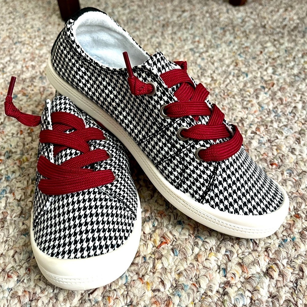 Jellypop Black White Houndstooth Slip-on Sneakers Red Lace Up Flats Women Sz 6